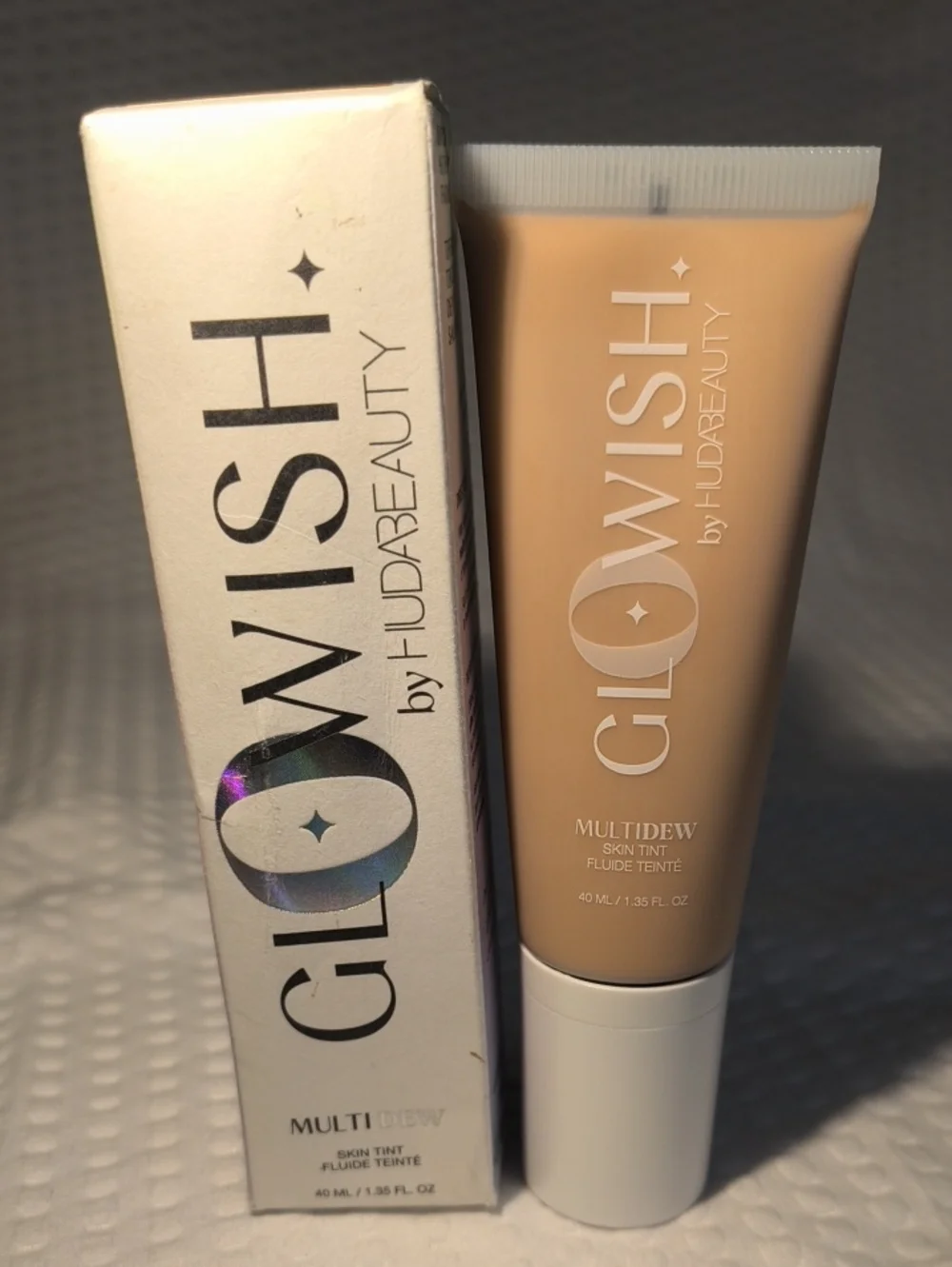 Huda Beauty Glowish MultiTidew Skin Tint 07 Tan Light